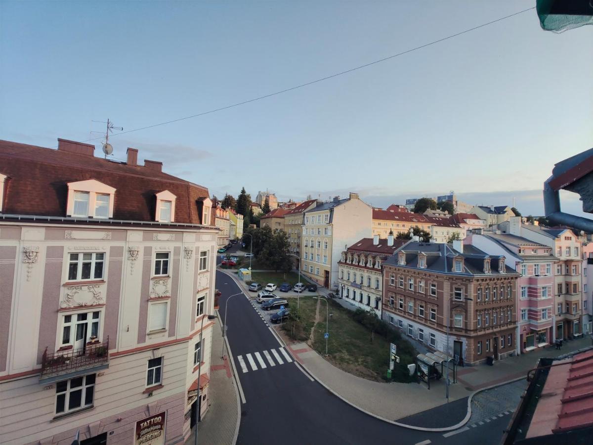 Apartman V Centru Karlsbad Exteriör bild